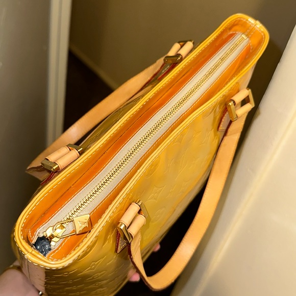 Authentic Louis Vuitton Vernis Houston Shoulder Hand Bag Yellow datecode LW0959 - Picture 5 of 17